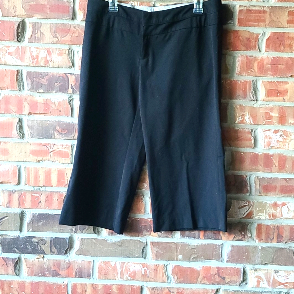 320 Maurices Brand Capri Slacks